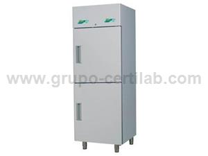 REFRIGERADOR + CONGELADOR VERTICAL 300 + 300 LITROS